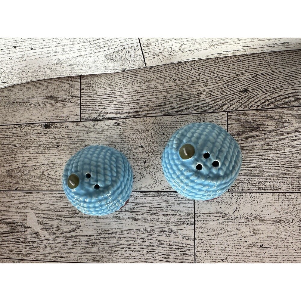 NWOT Yarn Shaped Ceramic Glazed Salt and Pepper Shaker Set